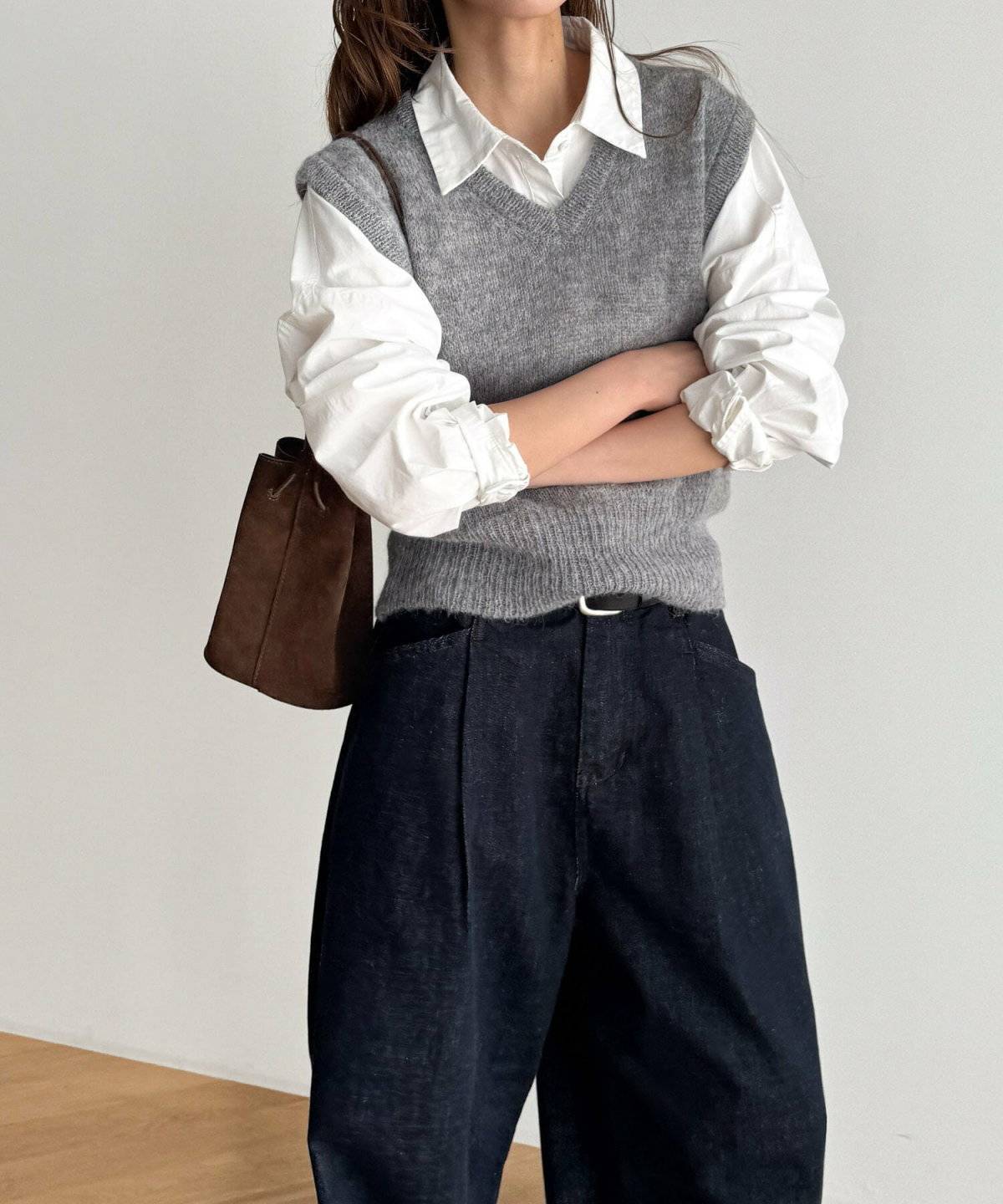 パンツコーデの女性