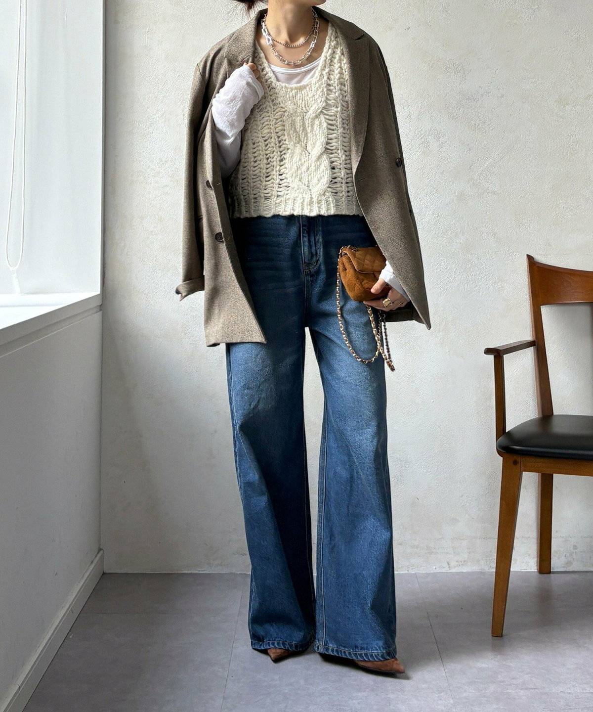 パンツコーデの女性