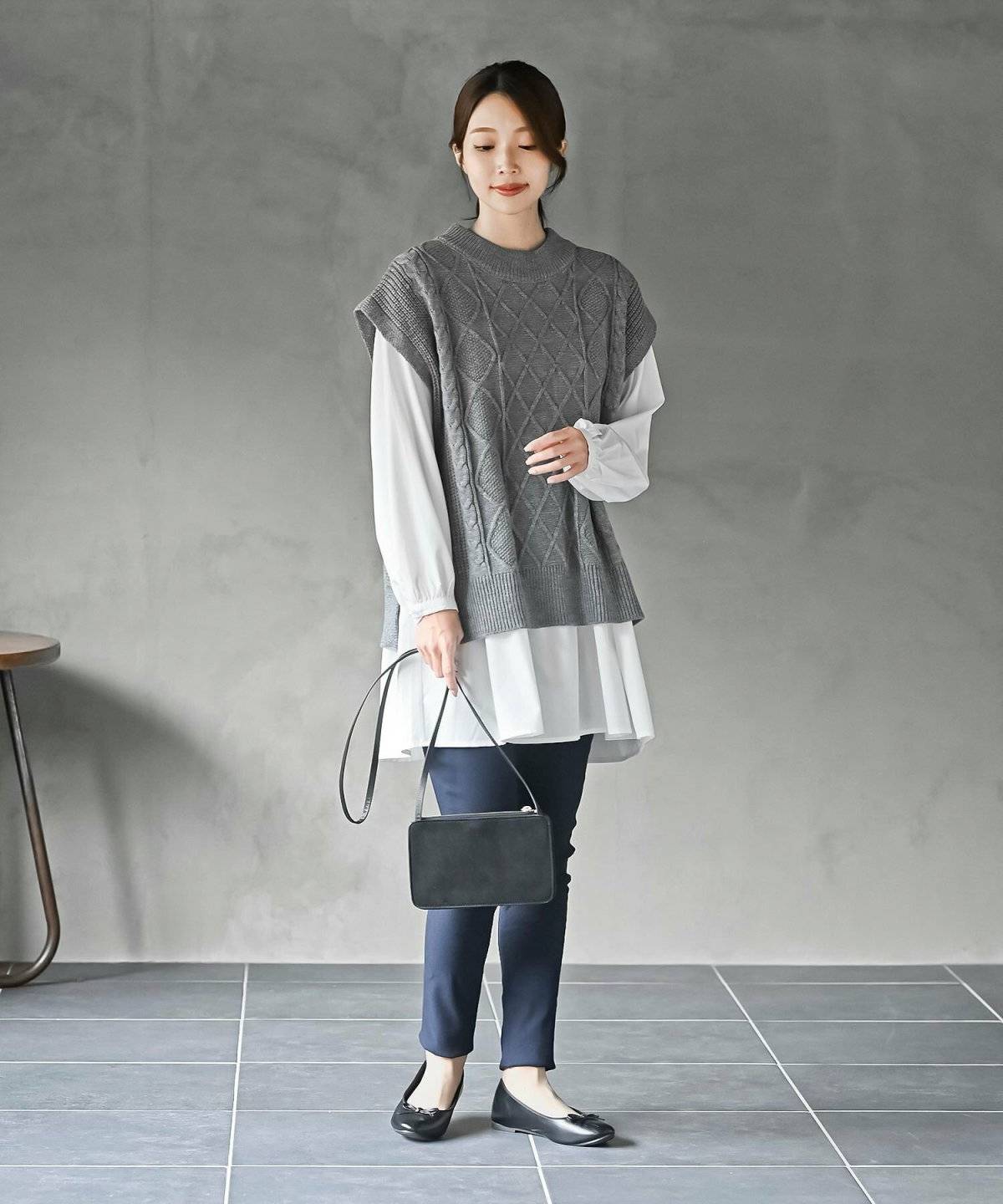 パンツコーデの女性