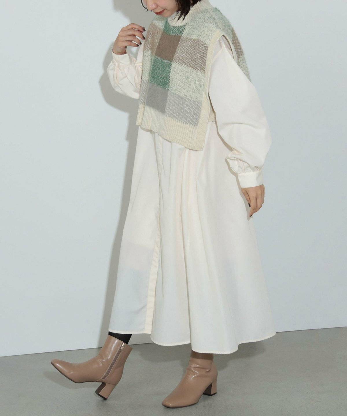 ワンピースコーデの女性