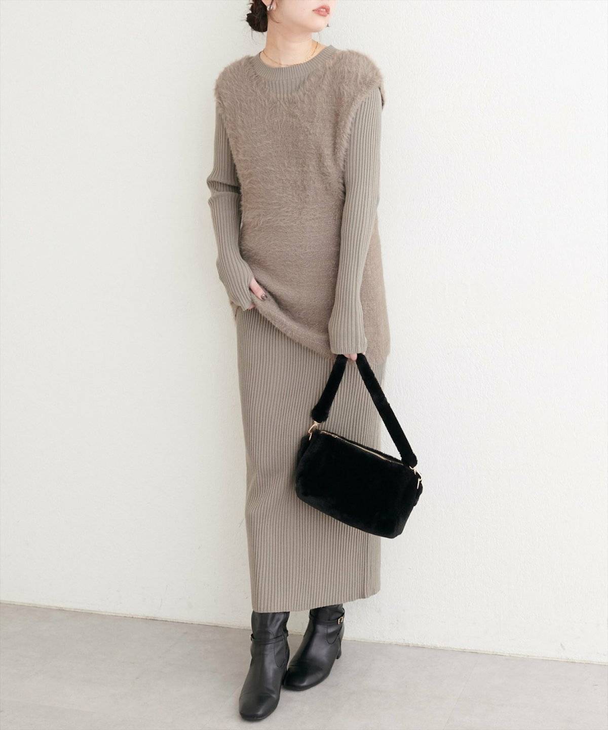 ワンピースコーデの女性