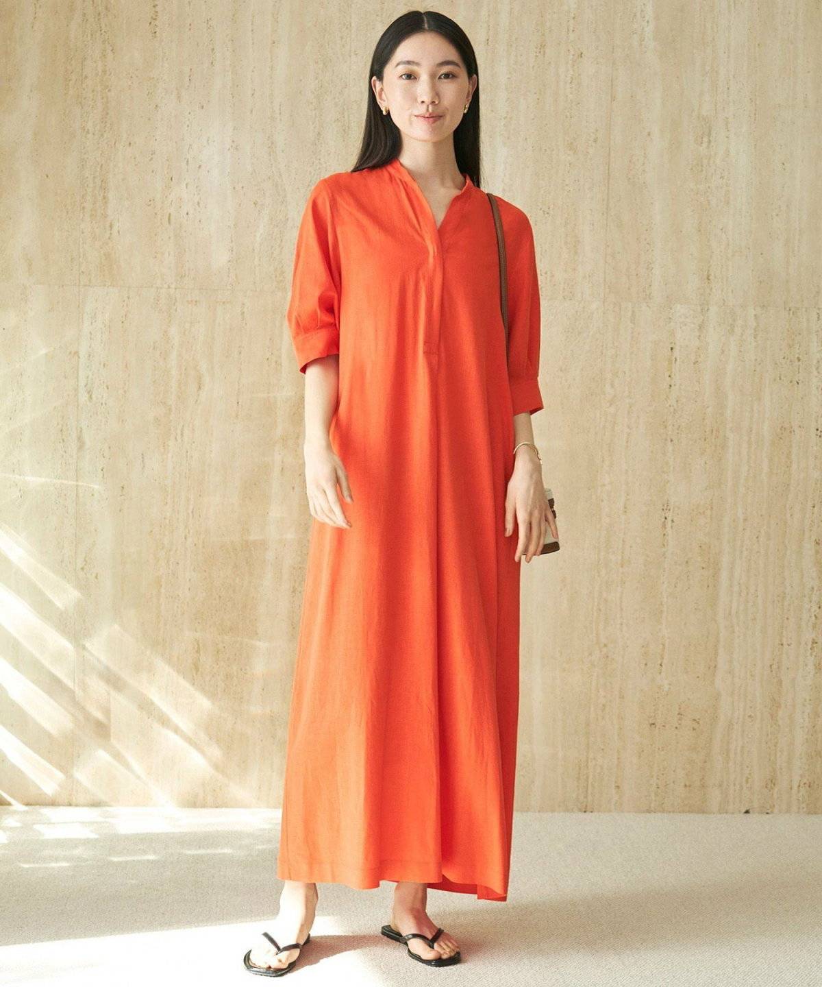 秋コーデの女性