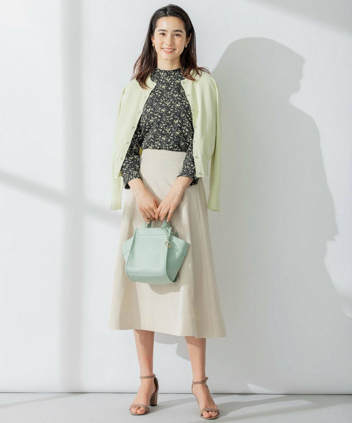 秋コーデの女性