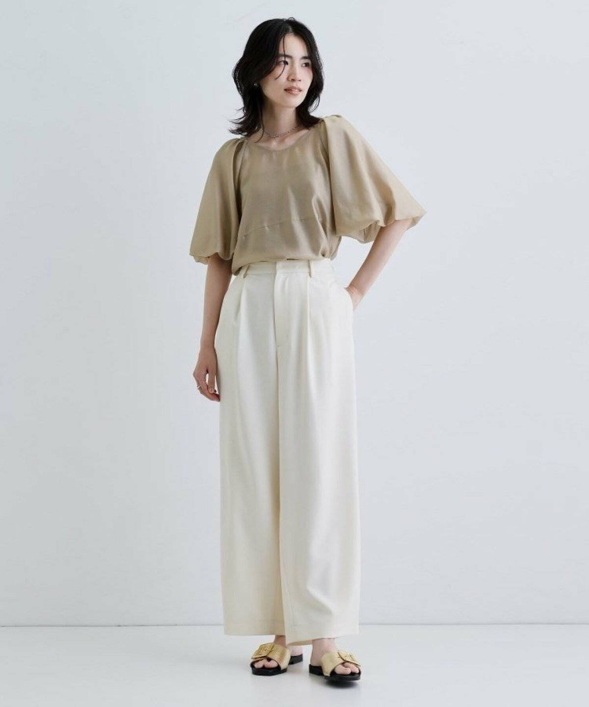 秋コーデの女性