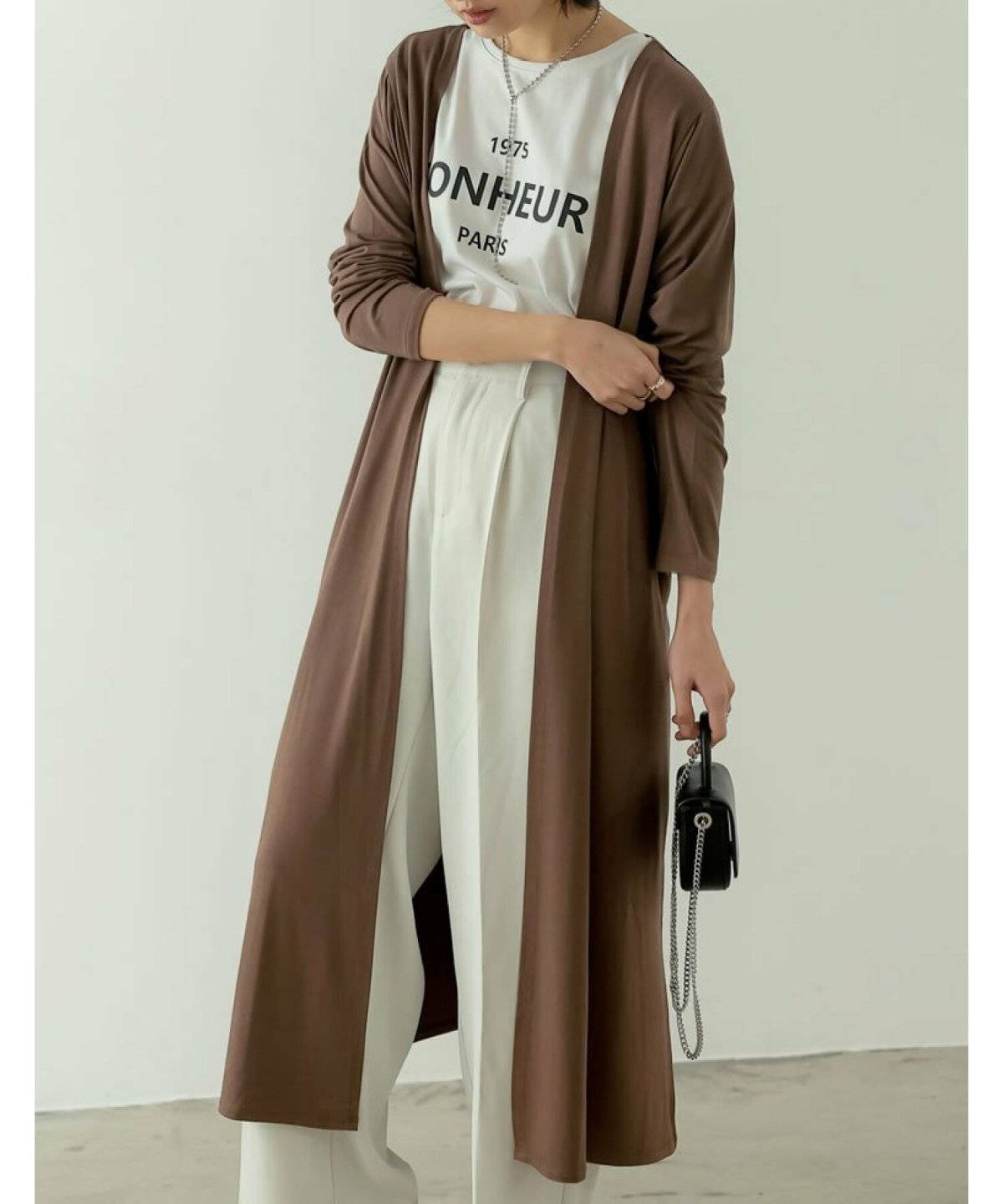 秋コーデの女性