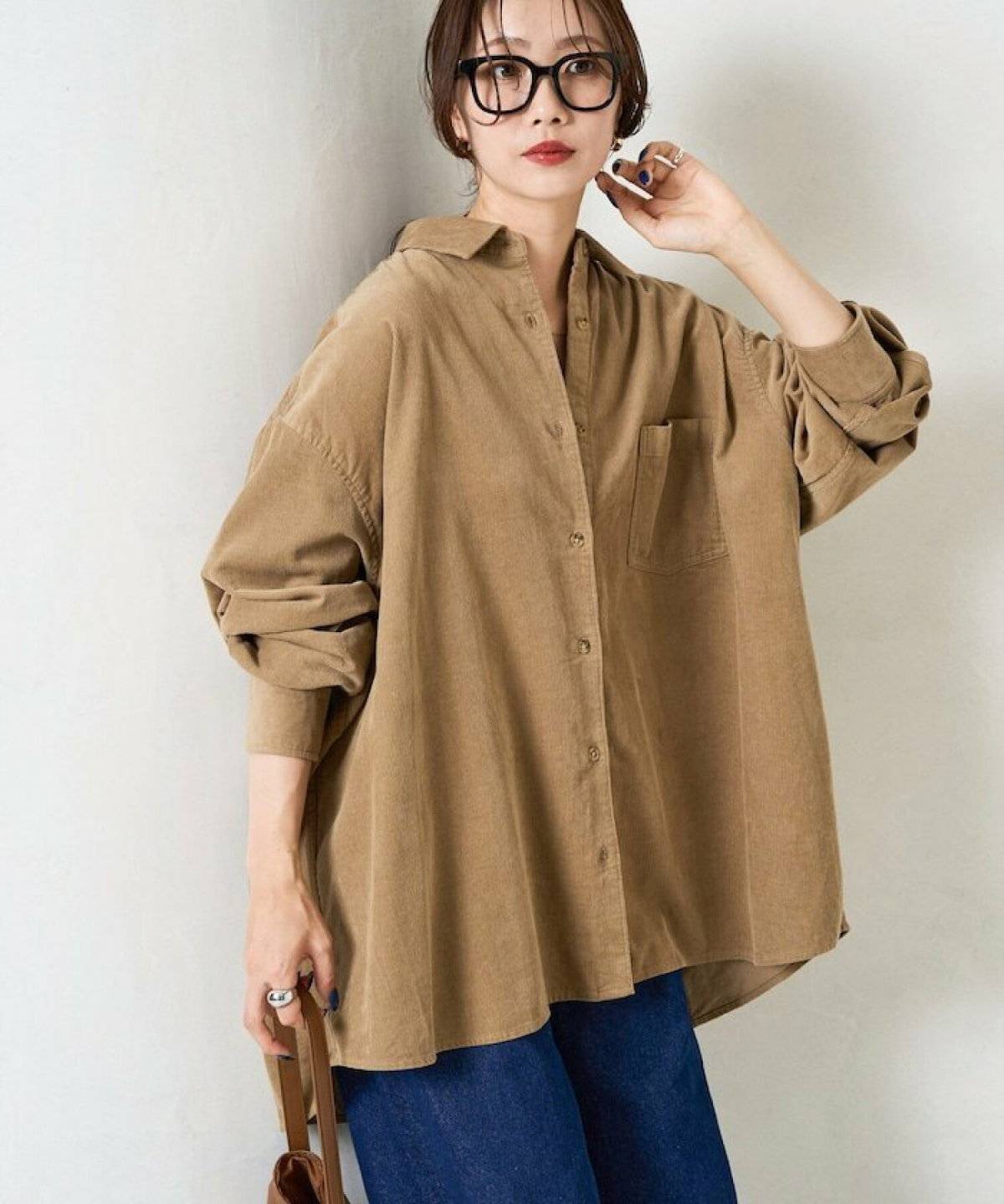 秋コーデの女性