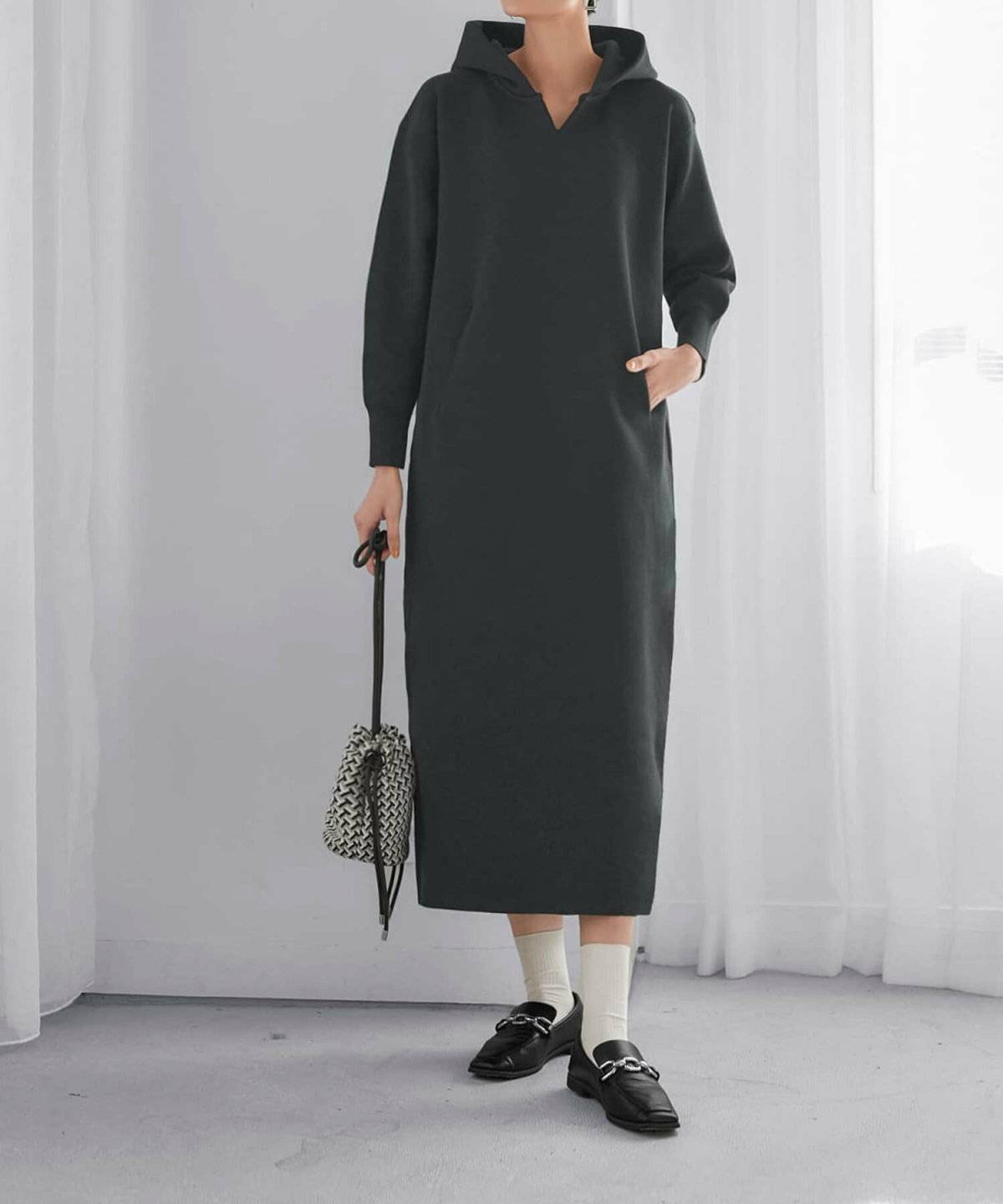 秋コーデの女性