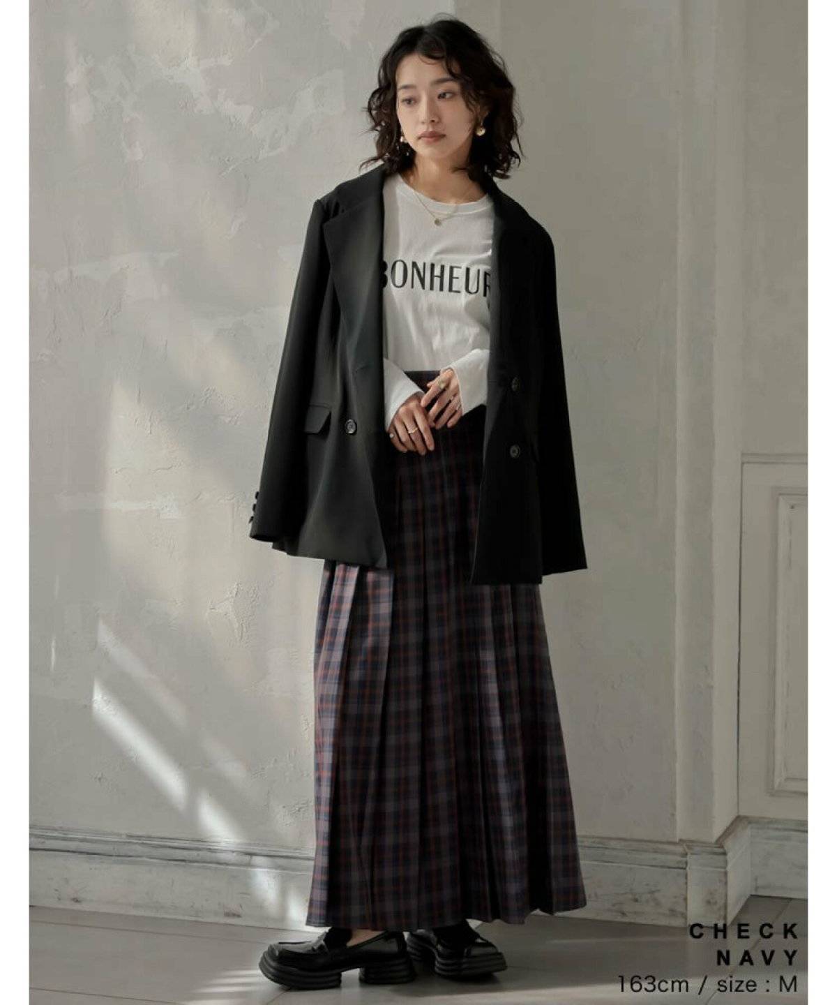 秋コーデの女性