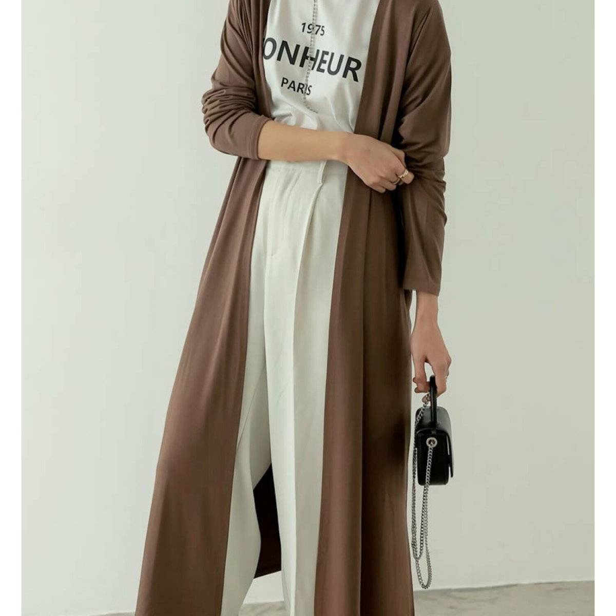 秋コーデの女性