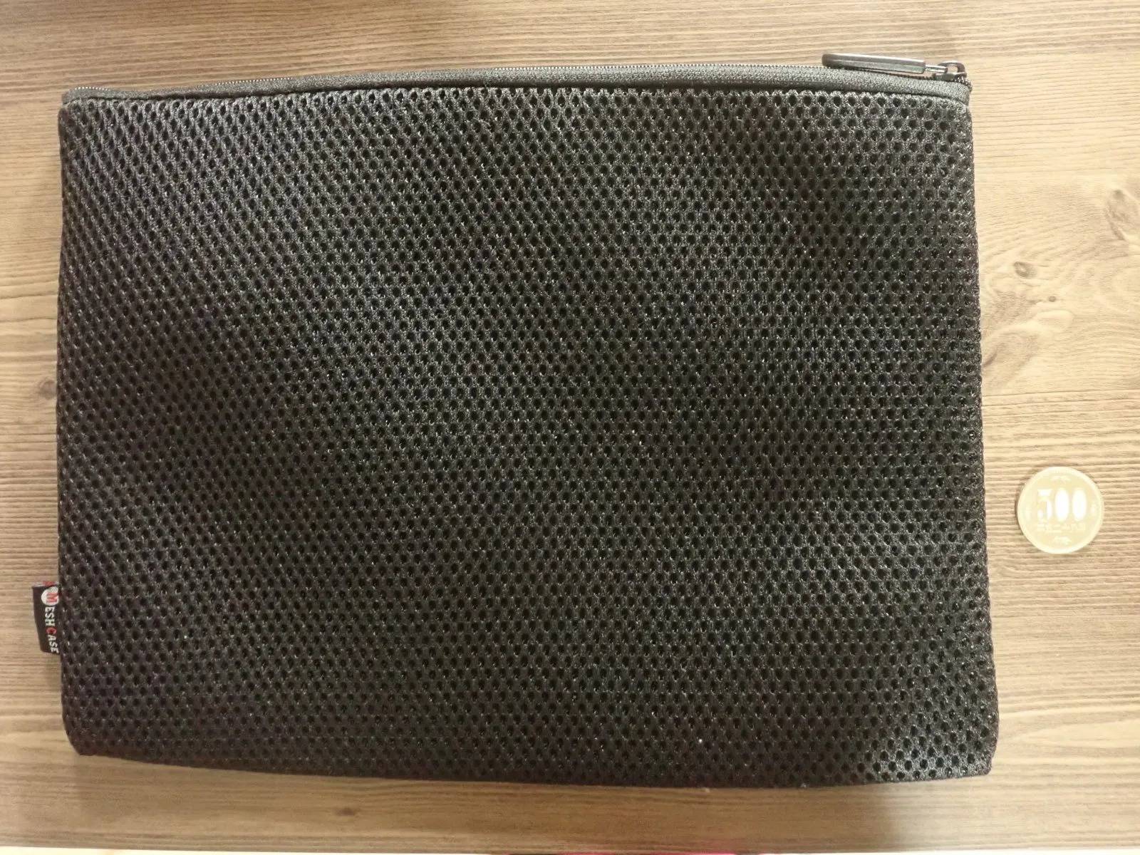 DAISO(ダイソー)：マイクロファイバーで拭けるアイパッドケース