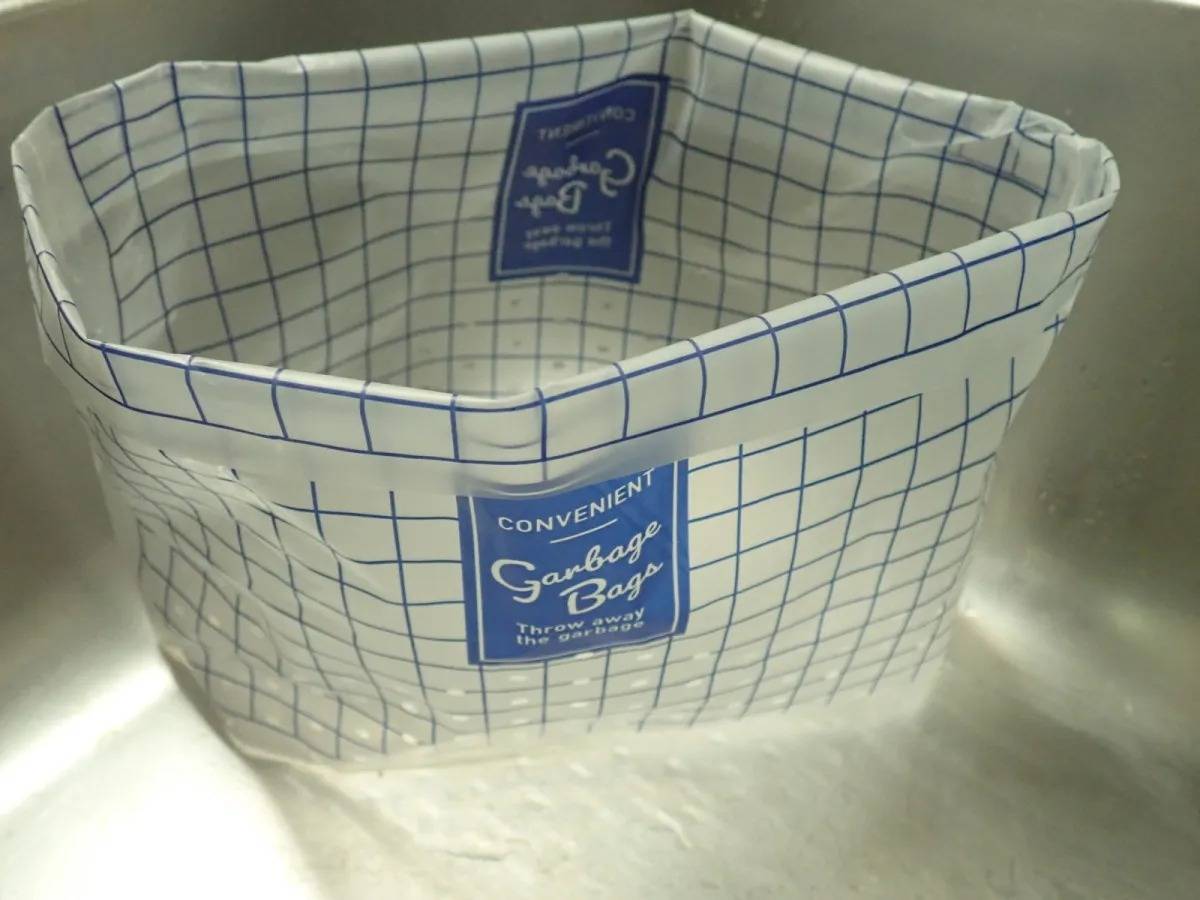 DAISO(ダイソー)：自立する水切りゴミ袋(15枚)