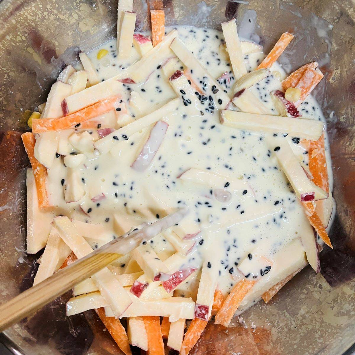 JAグループ公式の「さつまいもと人参の黒ゴマかき揚げ」のレシピ