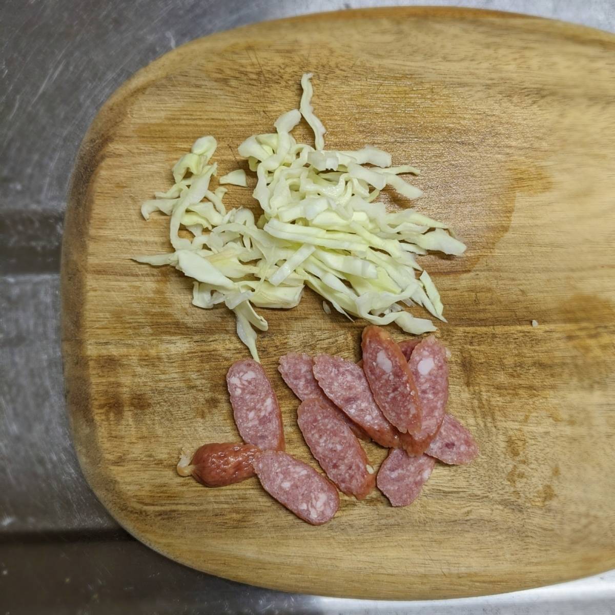 JAグループ公式の「キャベツの芯まで使ったウインナーのマヨ炒め」のレシピ