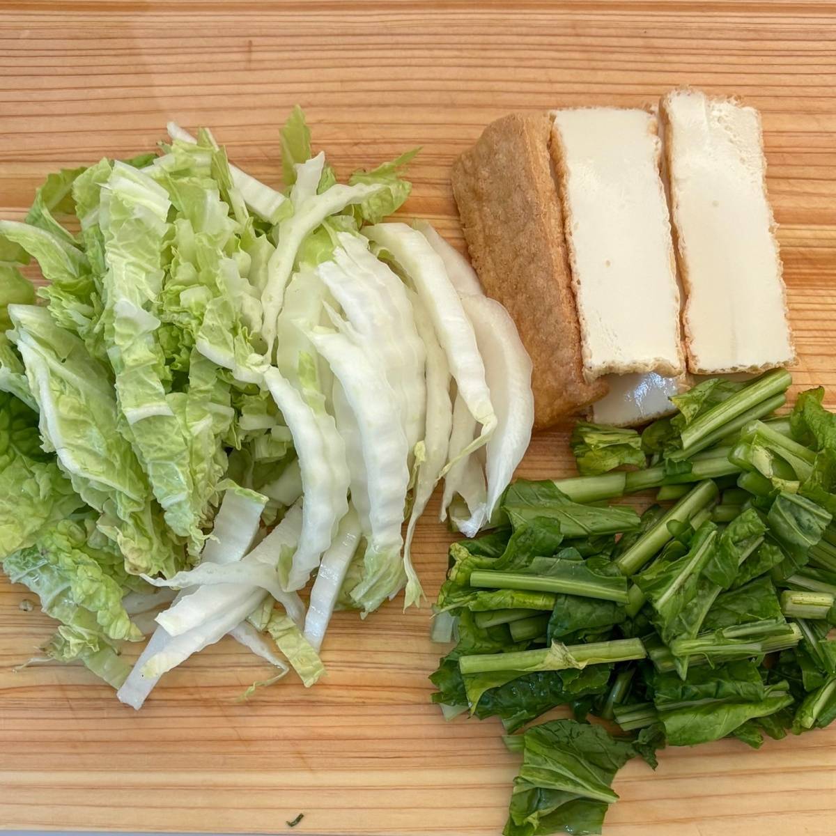 JAグループ公式の「白菜と油揚げ蕪の葉のかき玉味噌汁」のレシピ