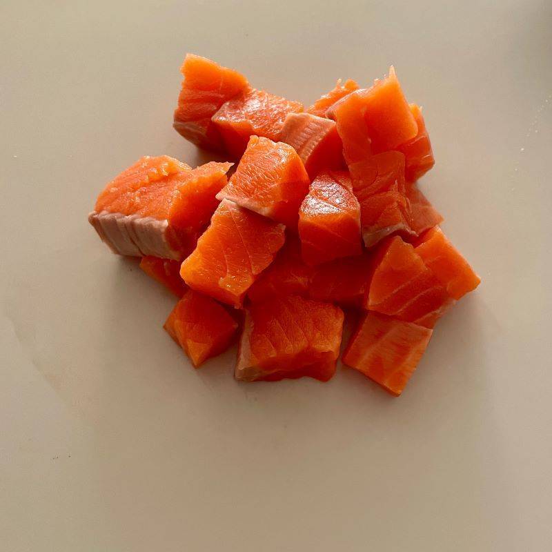 くらこん公式の「サーモンの塩こんぶ漬け丼」のレシピ