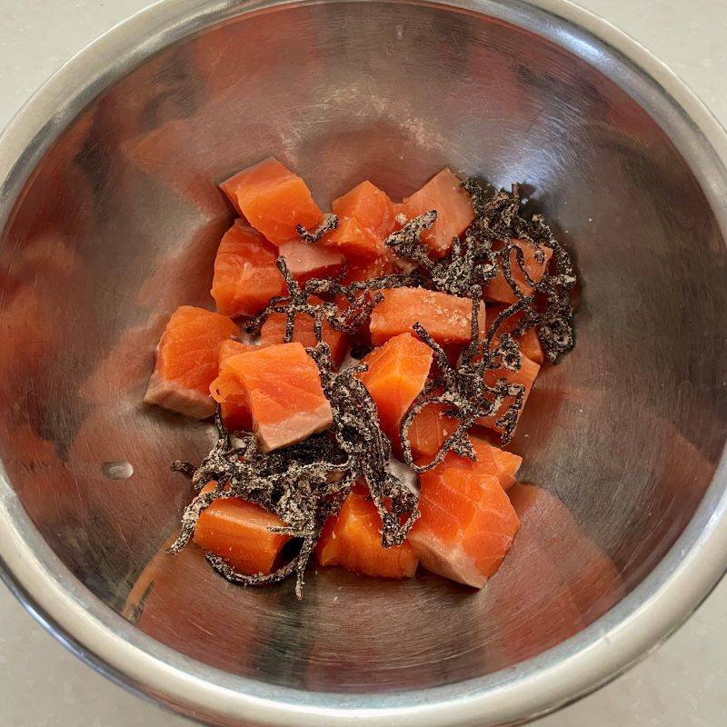 くらこん公式の「サーモンの塩こんぶ漬け丼」のレシピ