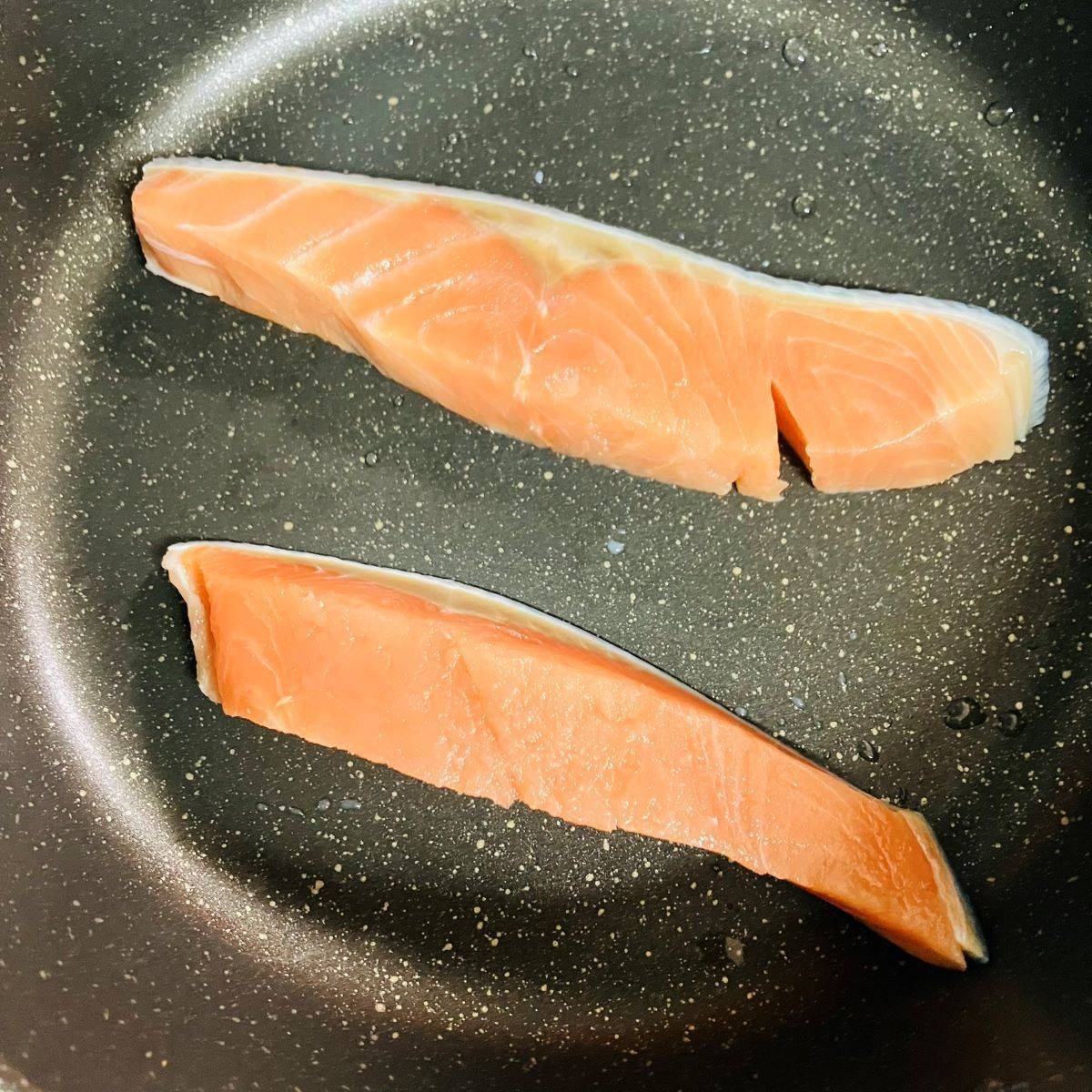 JAグループ公式の「サク!ホク!ジューシー鮭とじゃがいもの炒め物」のレシピ