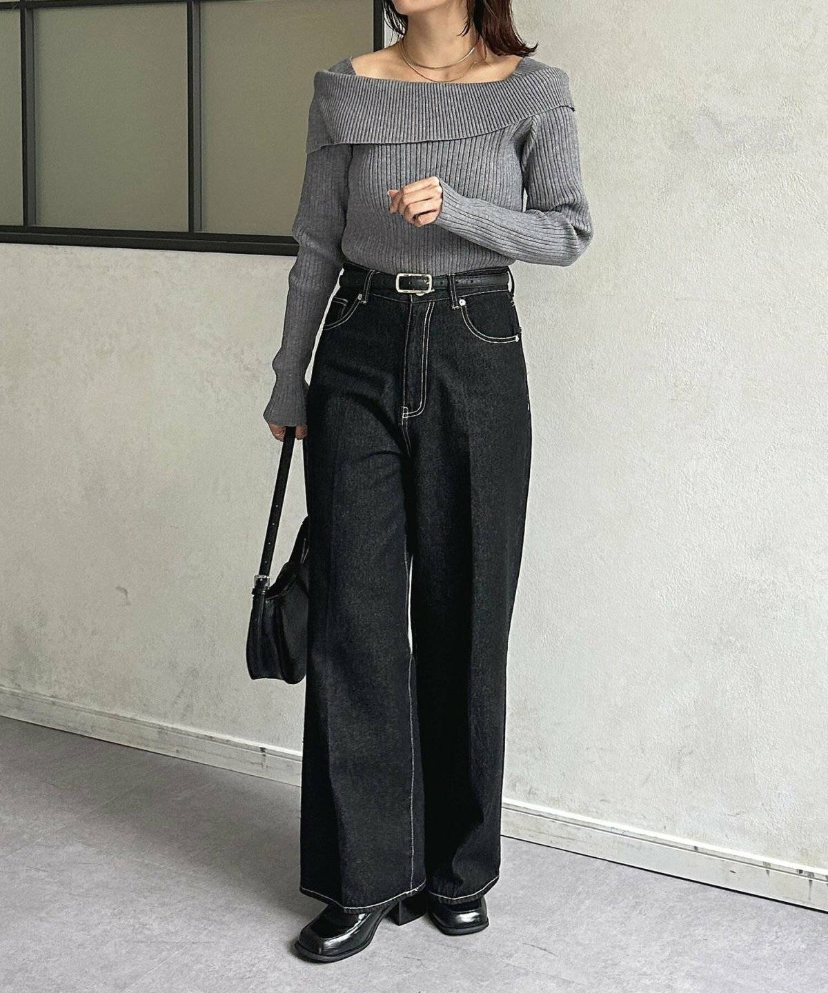 ニットとジーパンコーデ