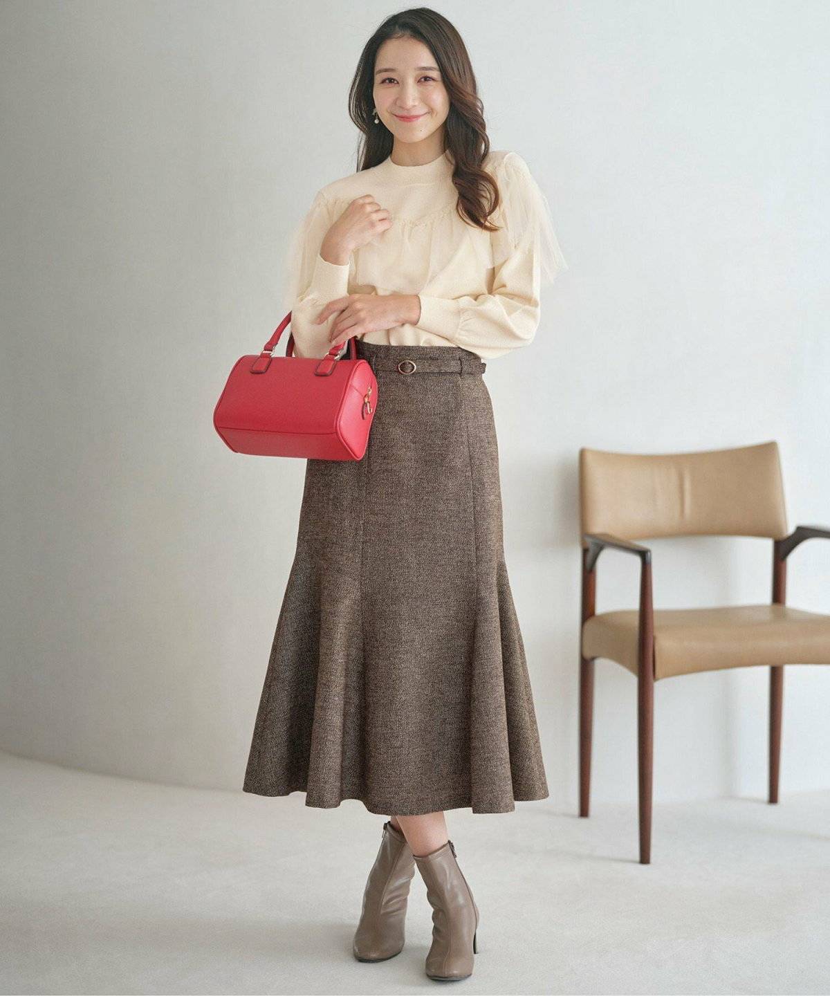 スカートコーデの女性