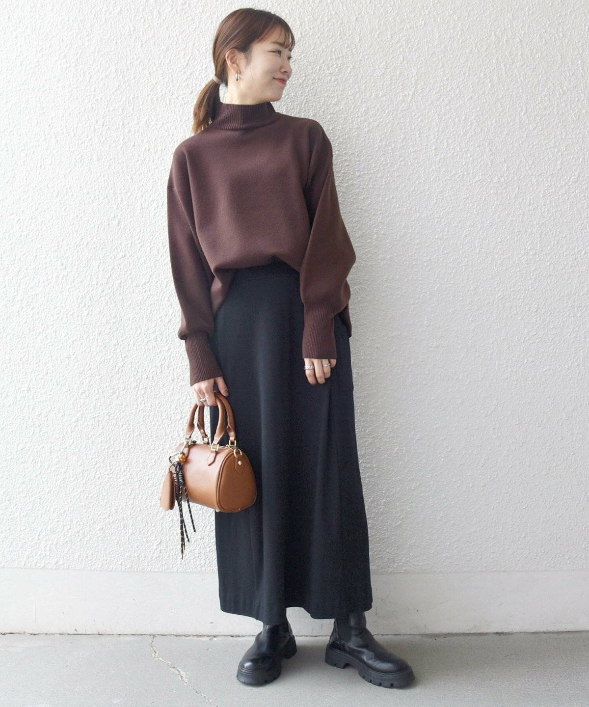 スカートコーデの女性