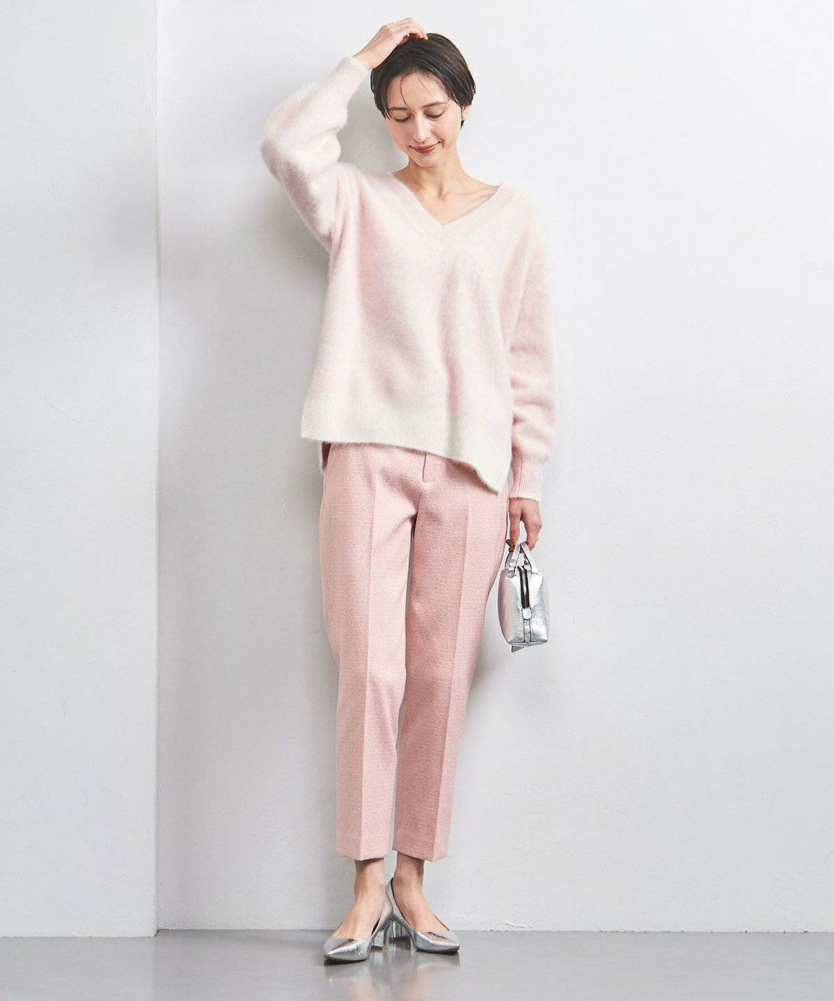 パンツコーデの女性