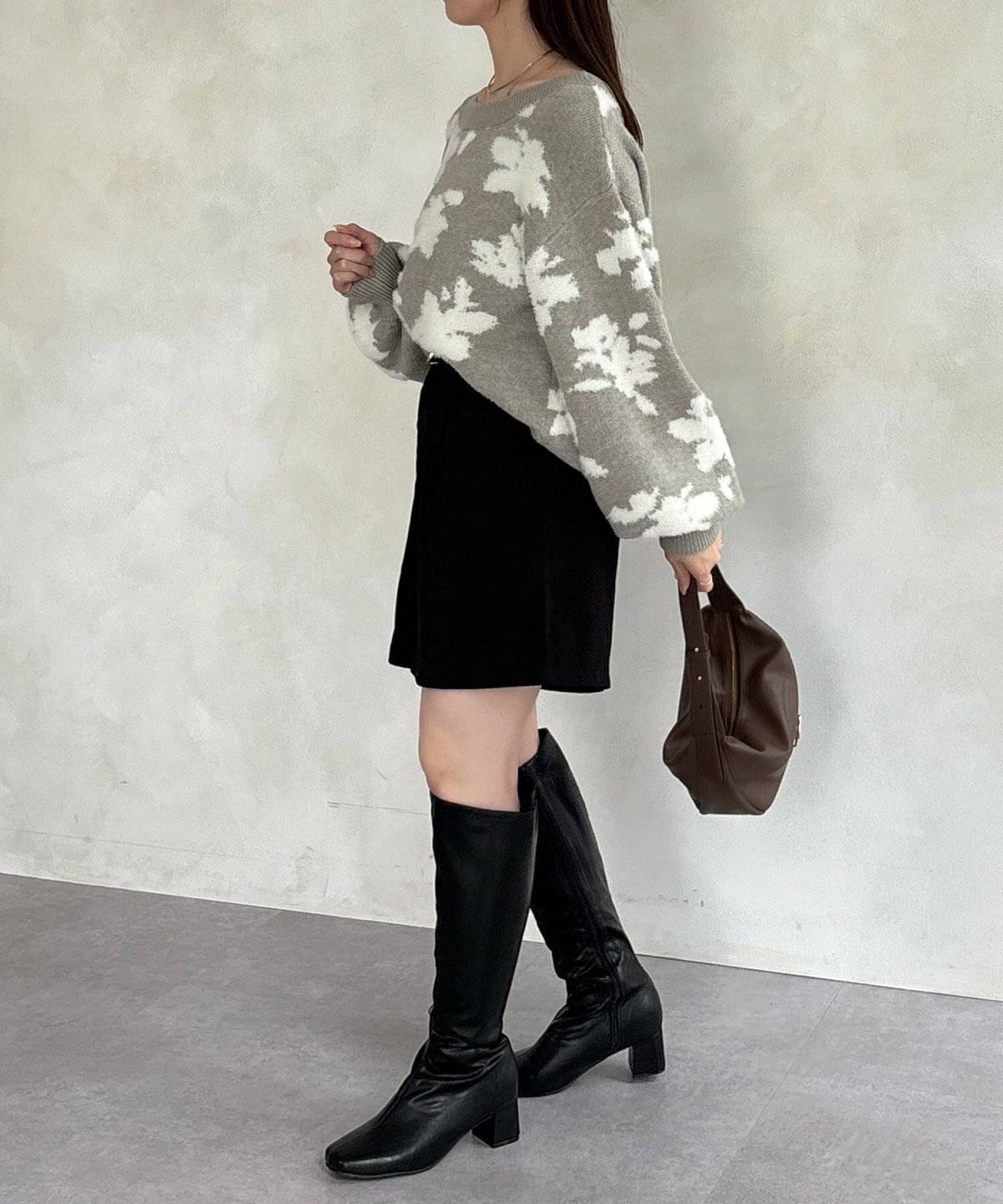 パンツコーデの女性