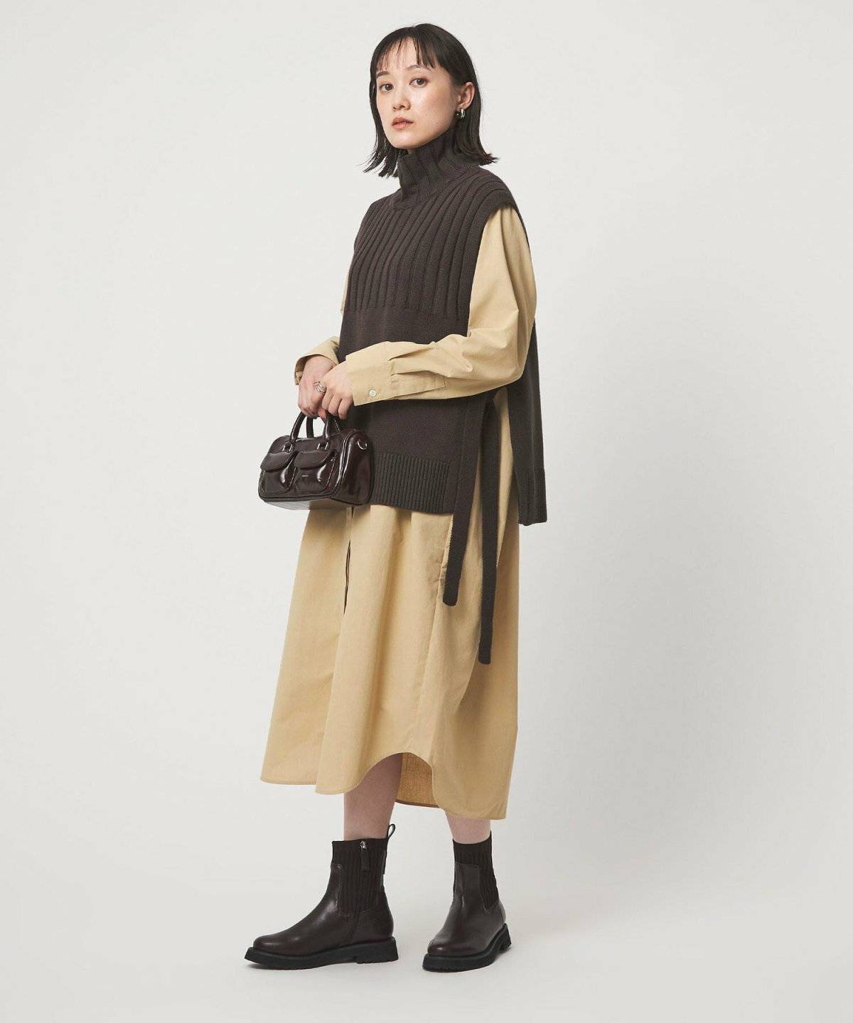 ワンピースコーデの女性