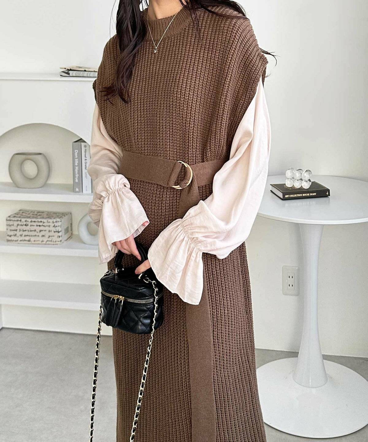 ワンピースコーデの女性