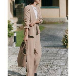 仕事終わりはスーツでデート♡男性がときめく女性のオフィスコーデ