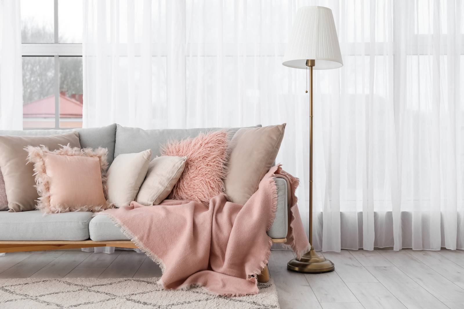 西　人気運　上がる　ピンクのクッション