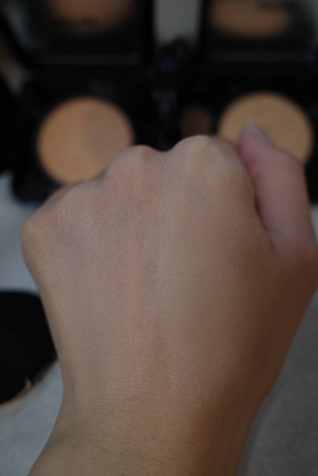 CLIO キルカバー ファンウェア クッションでメイクした手