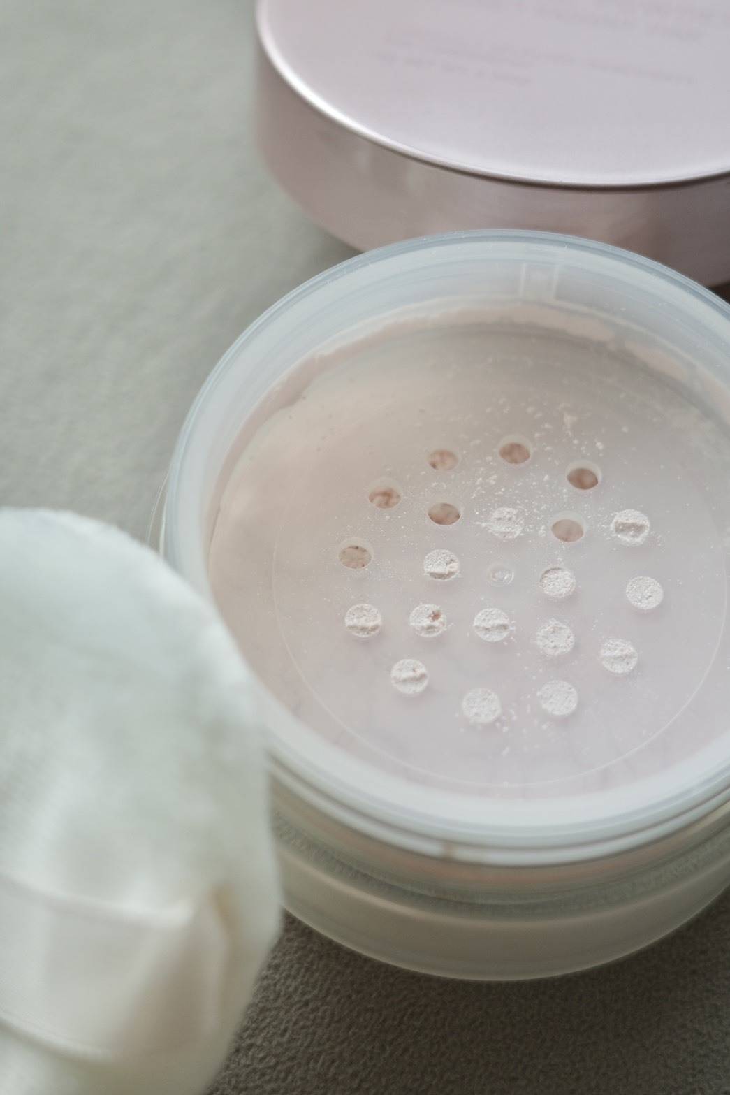 「ettusais」ウインターコレクション スキンケアパウダー