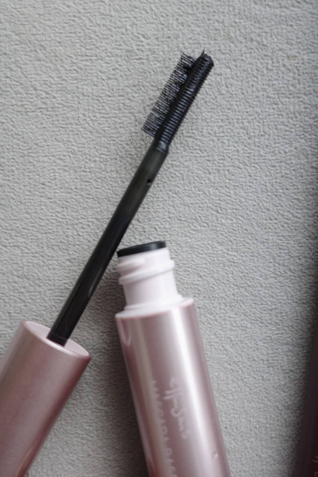 「ettusais」ウインターコレクションマスカラ