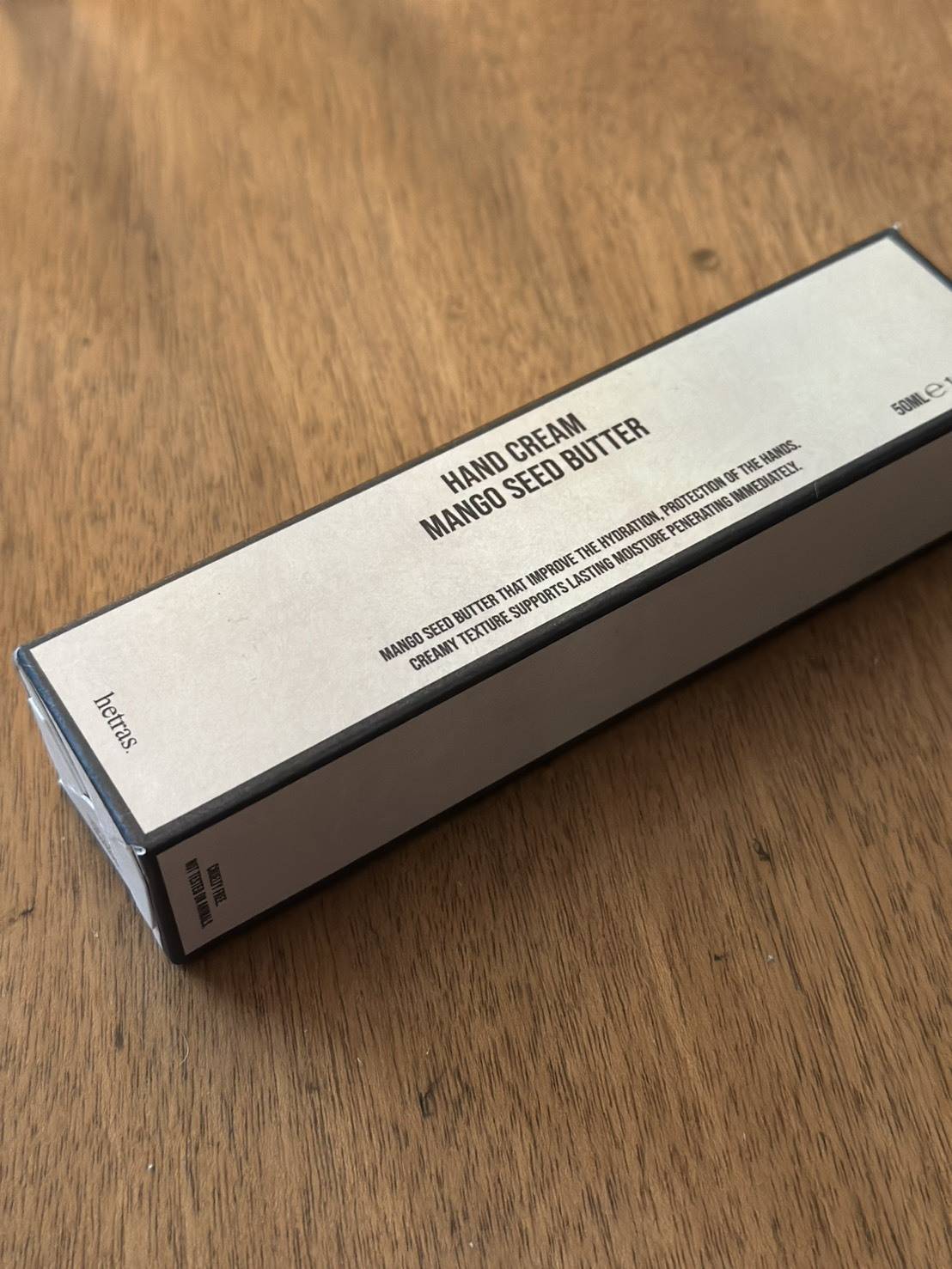 hetras. マンゴーシードバター パフュームハンドクリーム ホテルウッド