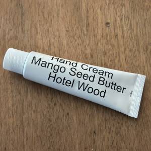 手荒れシーズンの救世主♡べたつかず濃密保湿「hetras.」のマンゴーバターハンドクリーム