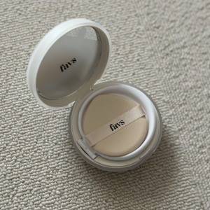 毛穴をオフしてくすみのない艶肌へ。日中も仕上がりキープ「favs」のクッションファンデ