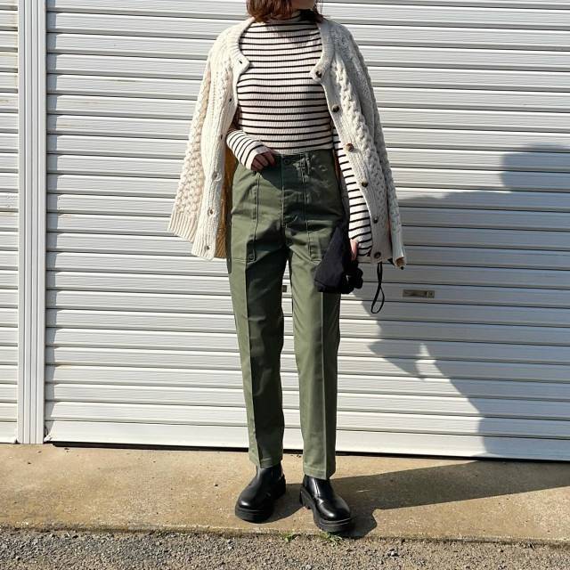 ざっくりカーディガンを肩掛けする♪