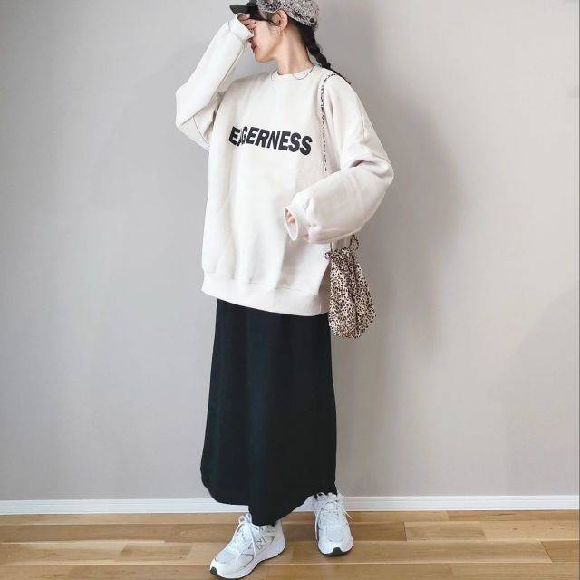 ロゴスウェット×ロングスカート