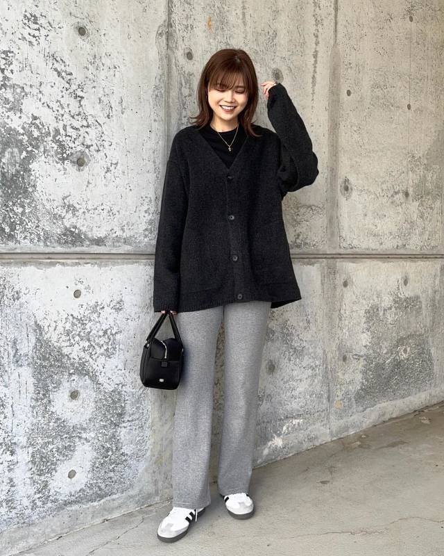 黒カーディガンを合わせる♪