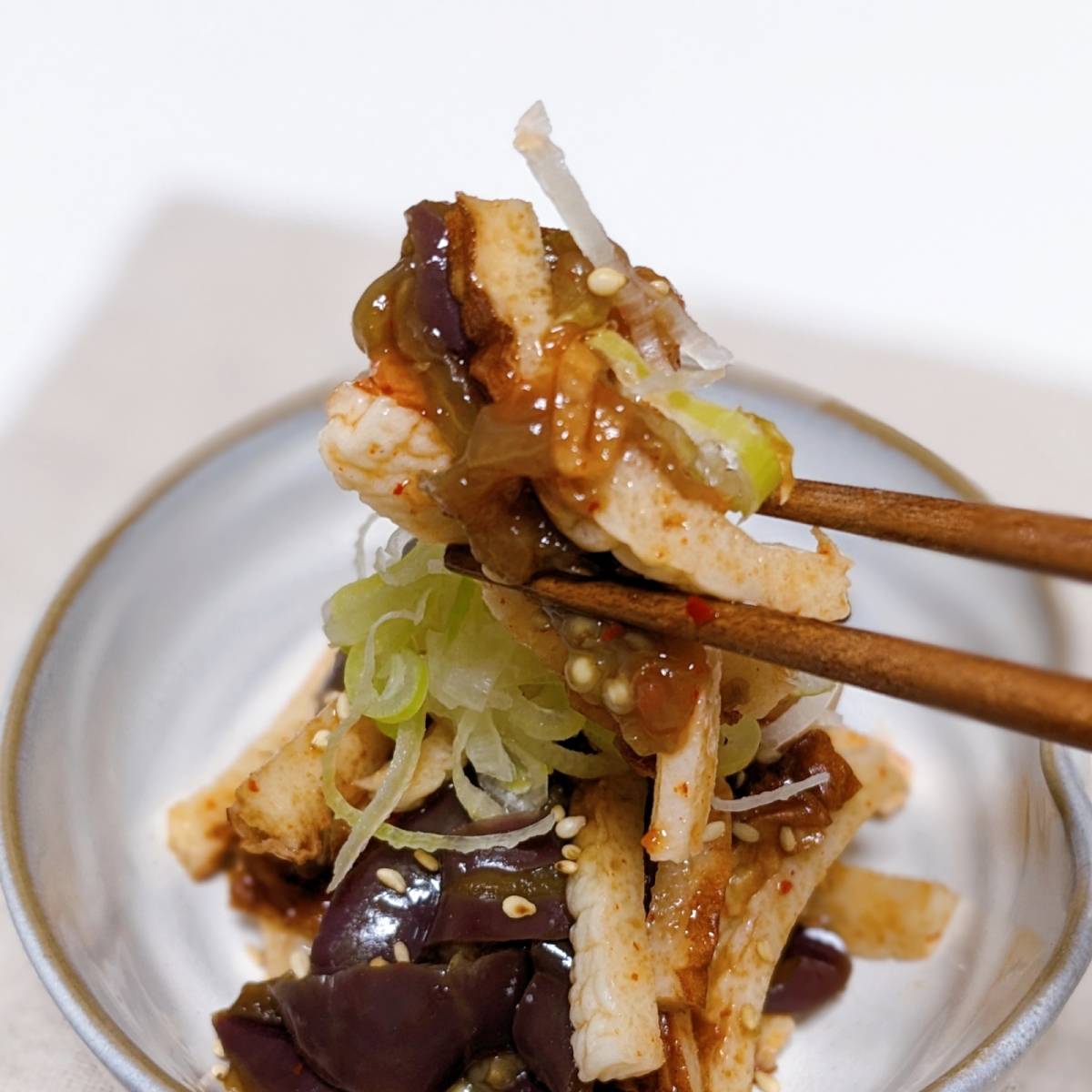 ニッスイ公式の「活ちくわとなすのキムチユッケ風」のレシピ