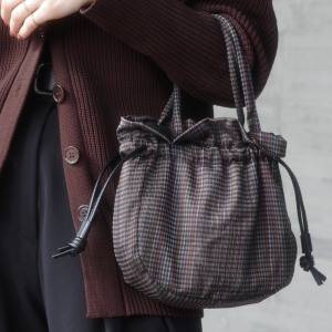 温もりブラウンで洒落見え♡肩がけもハンドも自在「BIGOTRE」2way巾着バッグ