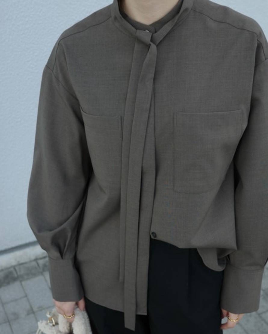 タイ付きデザインブラウス