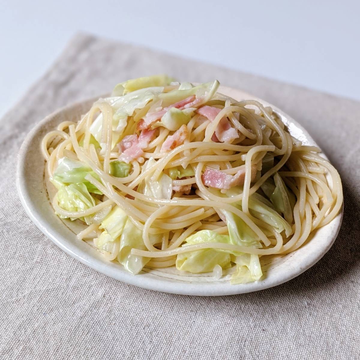 マ・マー公式の「ベーコンとキャベツのスパゲティ」のレシピ