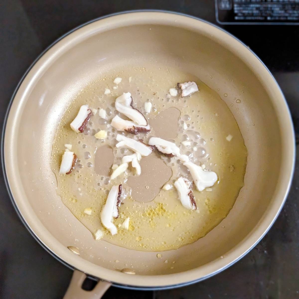 マ・マー公式の「たことバジルのスパゲティ」のレシピ