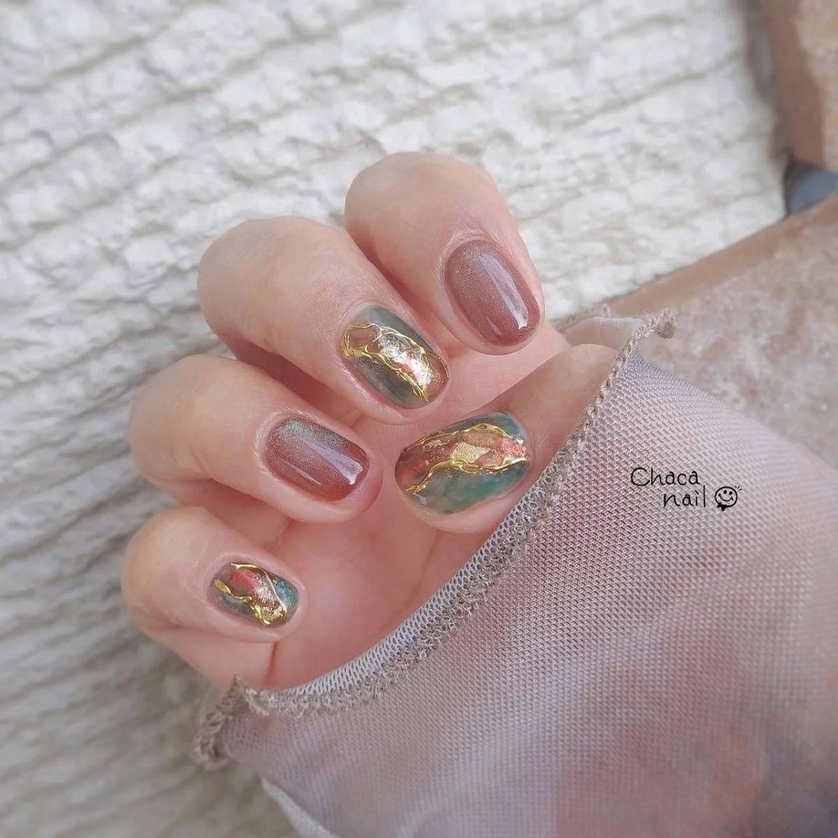 マグネットとミラーのニュアンスネイル