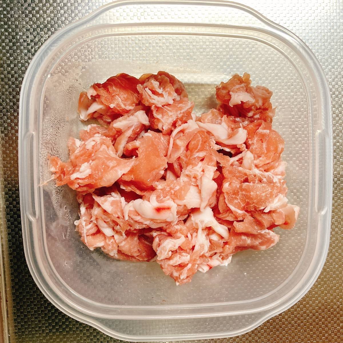 くらこん公式の「牛肉とじゃがいもの塩こんぶ炒め」のレシピ