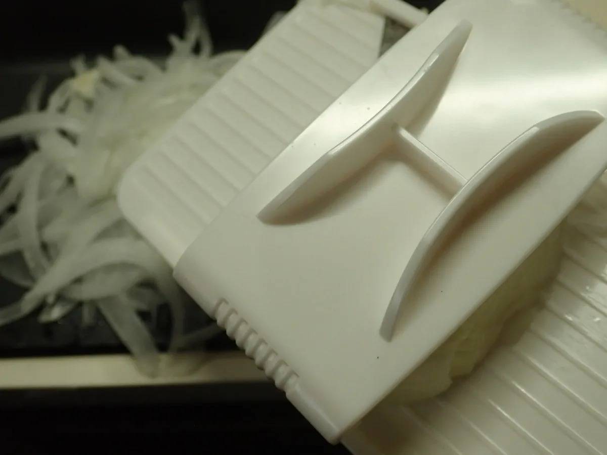 DAISO(ダイソー)：スライサー用ホルダー