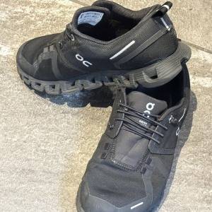 雨の日も快適♪一度履いたら手放せなくなる「On」の防水スニーカー