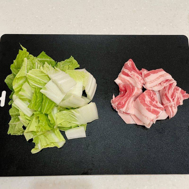 くらこん公式の「レンジで簡単!塩こんぶで豚バラ白菜」のレシピ