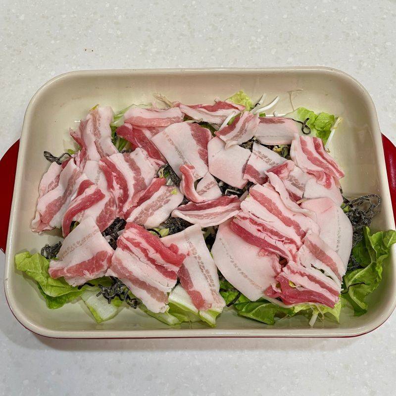 くらこん公式の「レンジで簡単!塩こんぶで豚バラ白菜」のレシピ